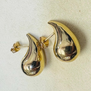 Cute! 14K Yellow Tear Drop Shaped Earrings .75&quot;