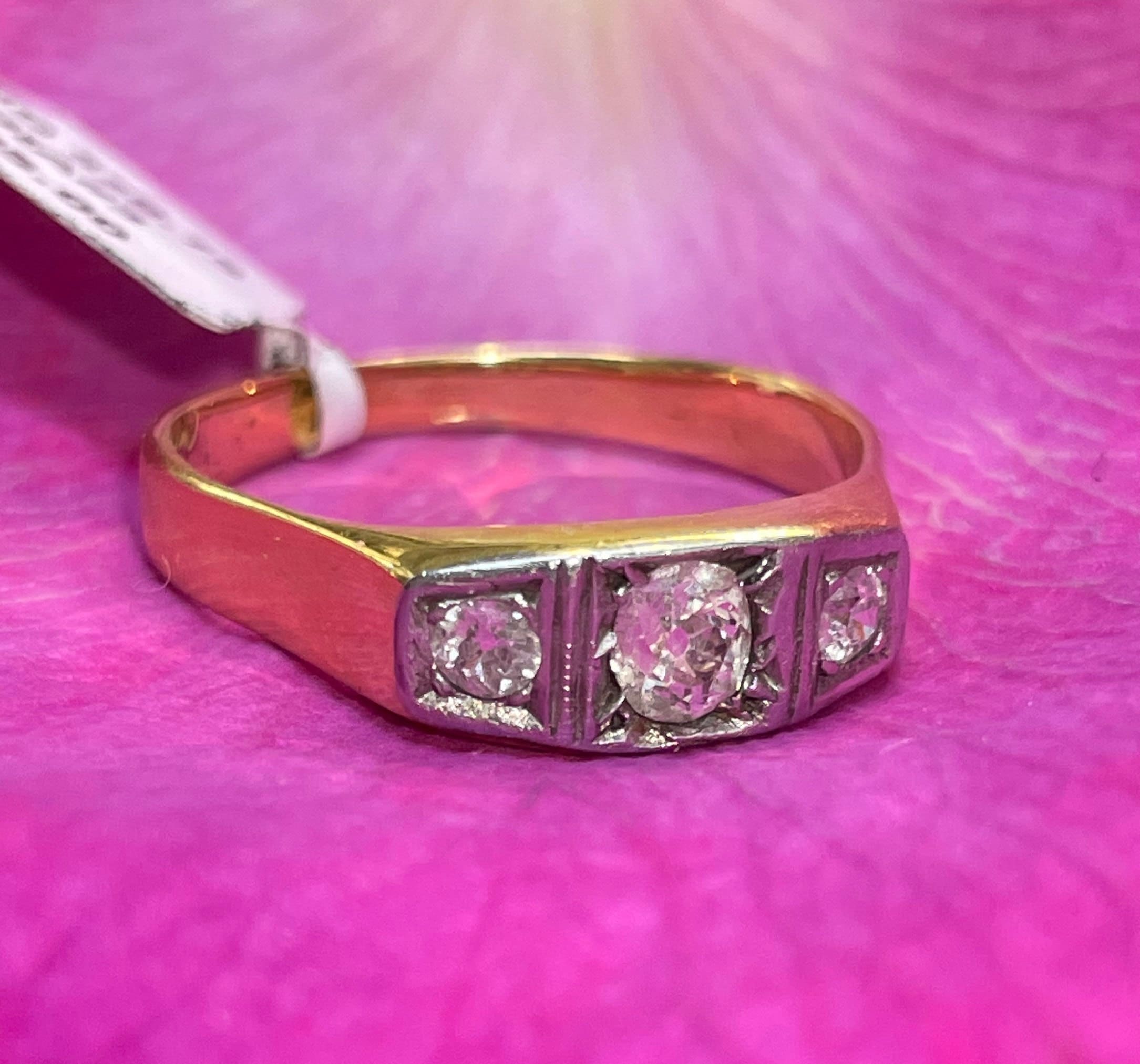 Antique 18K Yellow Gold and Platinum 3 Stone Old Mine Cut Diamond Ring Size 8.75