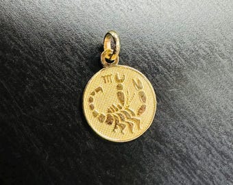 Ciondolo con ciondolo a forma di scorpione in oro giallo massiccio 14K