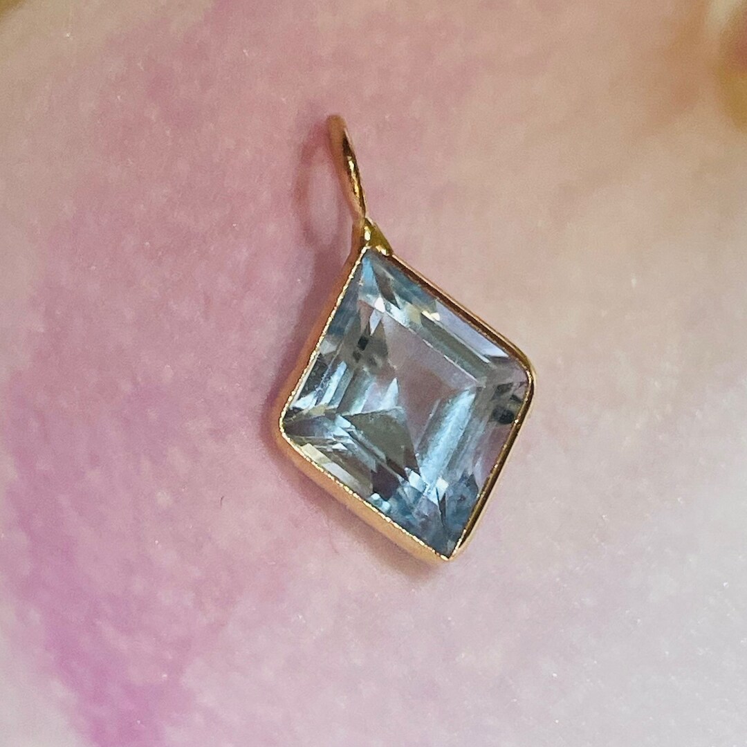 Yael Designs Blue Topaz Kite Pendant 14KW CLP-14552 - London