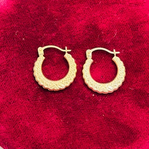 Solid Fancy Patterned .65&quot; 10K Yellow Gold Hoop Earrings