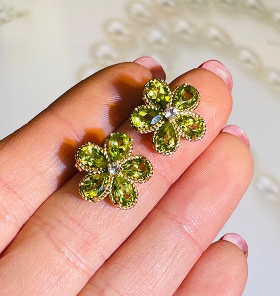 Gorgeous 14K Solid Yellow Gold Peridot and Aquamarine Flower
