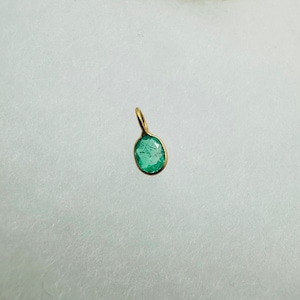 Natural Oval Colombian Emerald with Solid 14K Gold Pendant