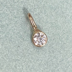 Natural FVS  Diamond .12CT 14K Yellow Gold Pendant