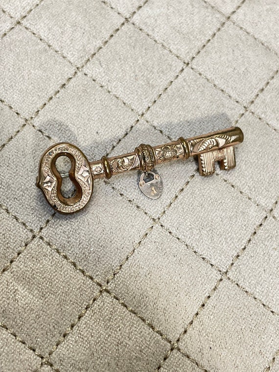 Victorian Repousse Gold Filled Key Brooch Gem
