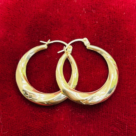 Solid .75" 10K Yellow Gold Twisted Pattern Hoop E… - image 1