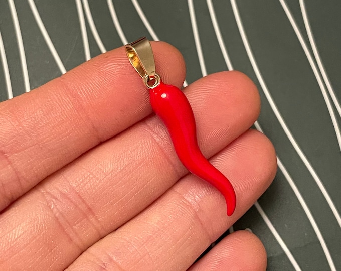 Solid 14K Yellow Gold Bright Red Enamel Chili Pepper Italian Horn