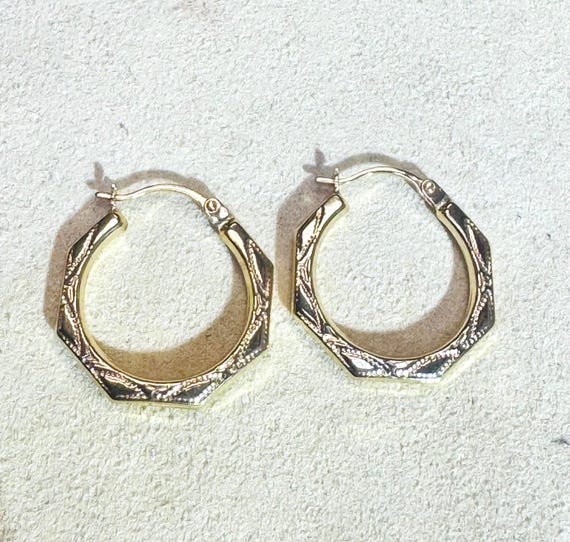 Solid 10K Yellow Gold .75" Angular Engraved Fancy… - image 1