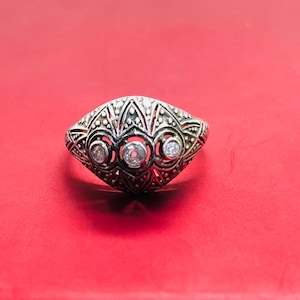 14K Yellow Gold  and Platinum Art Deco Diamond Ring Size 8