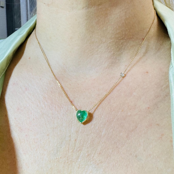 3CT Natural Colombian Emerald Heart Puffed Cabochon and Diamond Solitaire 14K Yellow Gold Necklace 16"