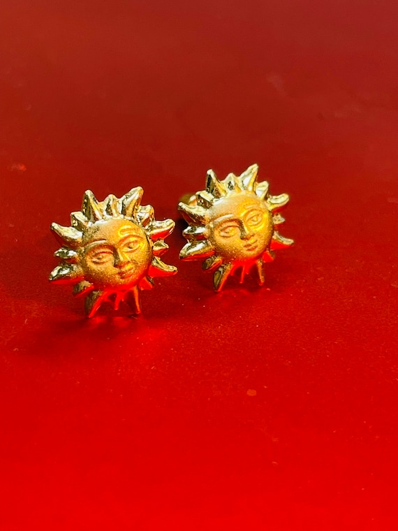 Cute! Solid 14K Yellow Gold Tranquil Sun Earrings 