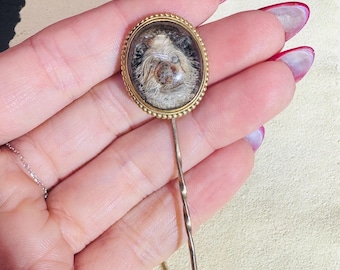 Broche de perro con grabado intaglio en oro amarillo de 14 quilates, antiguo, de cristal Essex, tallado al revés