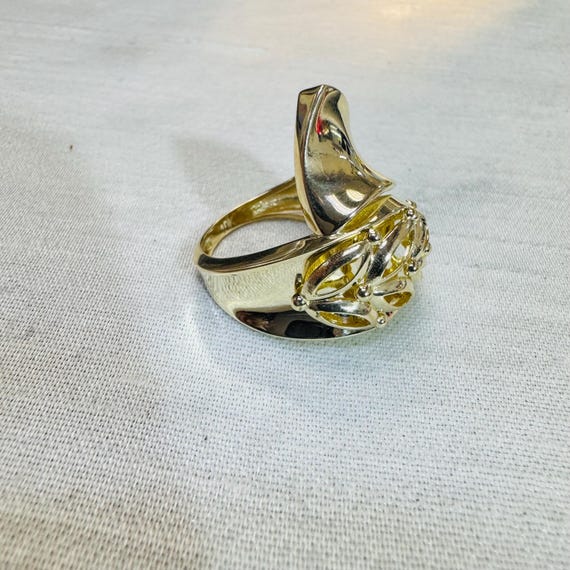 Solid 10K Yellow Gold Abstract Leaf Ring Size 7.25 - image 5