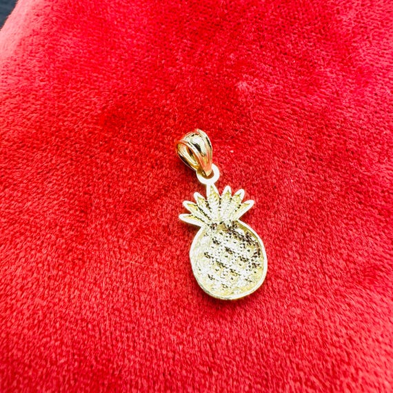 Solid 10K Yellow Diamond Cut Pineapple Fruit Char… - image 3