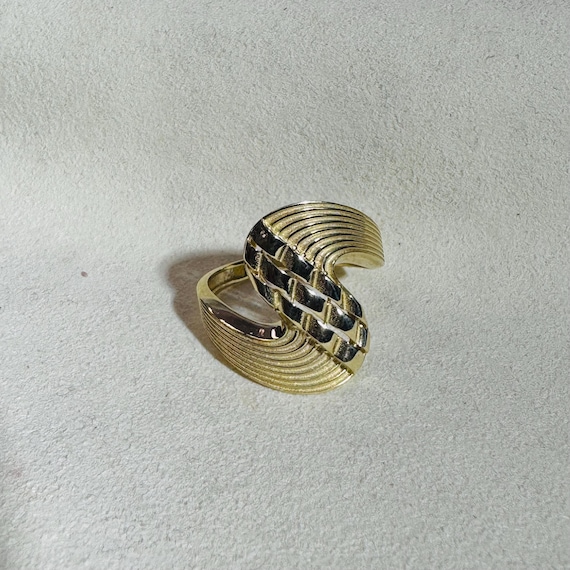 Solid 10K Yellow Gold Abstract Wave Ring Size 7.75 - image 1