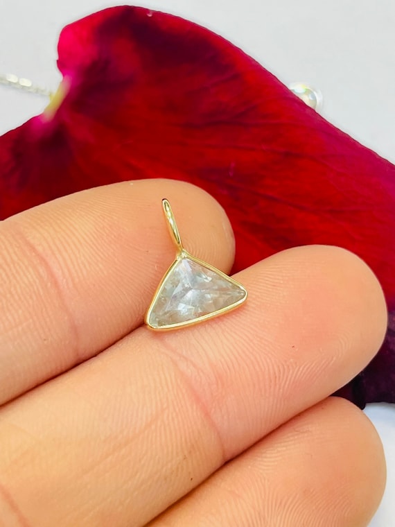 ペンダント アクアマリン 10kイエローゴールド トライアングル ペンダント アクアマリン 10kイエローゴールド トライアングル