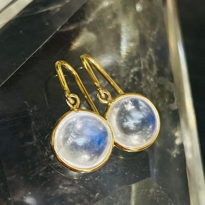 Natural Blue Moonstone Round Solid 18K Yellow Gold Dangling Drop Earrings