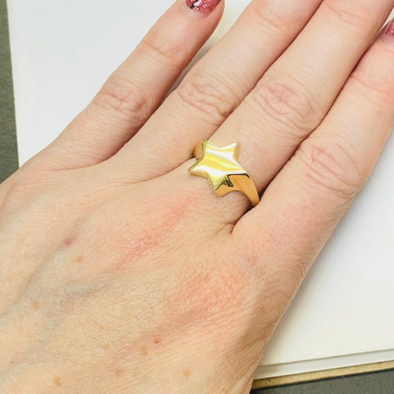 Solid 14K yellow Gold Flat Star Signet Ring Band … - image 2