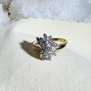 Vintage 10K Yellow Gold Diamond Round Abstract Ring Size 6