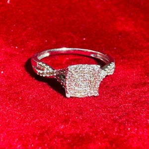 Natural Diamond and 10K White Gold Glittering Engagement Ring Size 7