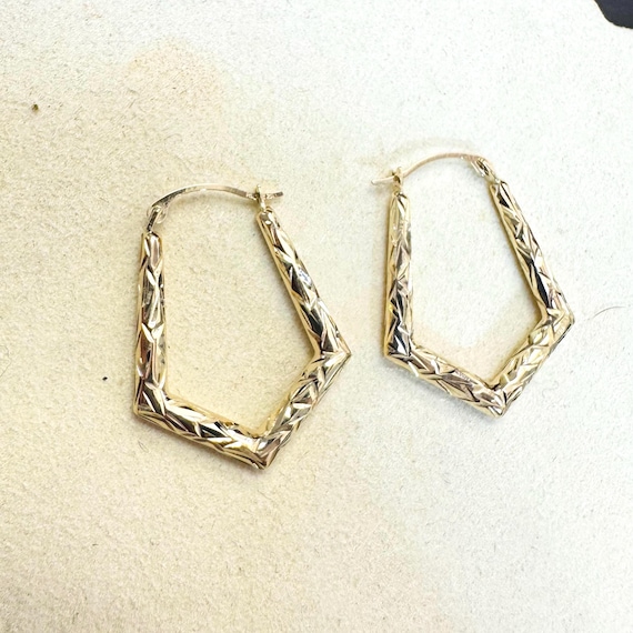 Solid 14K Yellow Gold 1"  Diamond Cut Angular Pat… - image 1