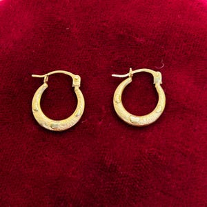 Solide 10K Gelb Herz Muster Gold Creolen