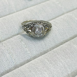 An Exquisite 18K White Gold Solitaire VS Old Mine Cut Diamond Art Deco Antique Ring Size 6.5