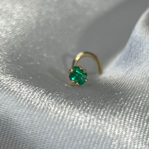 2.5mm Natural Colombian Emerald and Solid 14K Yellow Gold Curved Nose Stud