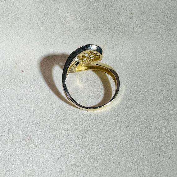 Solid 10K Yellow Gold Abstract Wave Ring Size 7.75 - image 4
