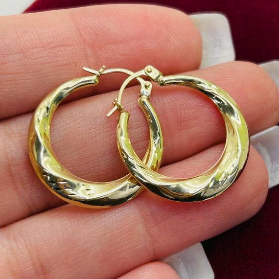 Solid .75" 10K Yellow Gold Twisted Pattern Hoop E… - image 2