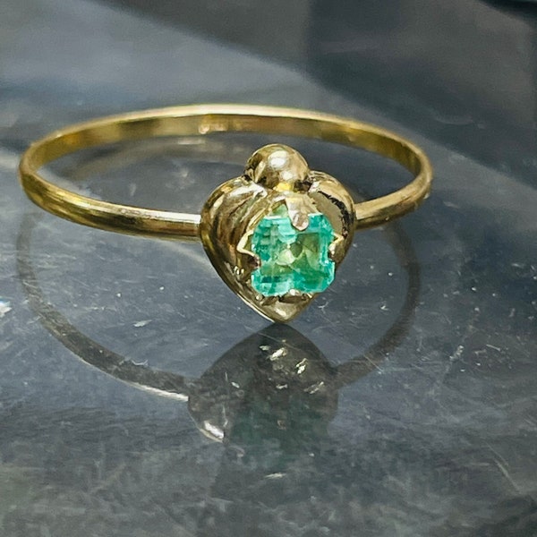 Solid 14K Yellow Gold and Natural Emerald Cuit Mint Green Emerald Heart Ring Size 7.5