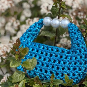 Mini Perlenhenkel Einkaufstasche – Handgewebte glänzende Ledergarn Geldbörse – Abend & Tages Tasche – Gehäkelte Statement Clutch – Handgemachtes Geschenk für Sie