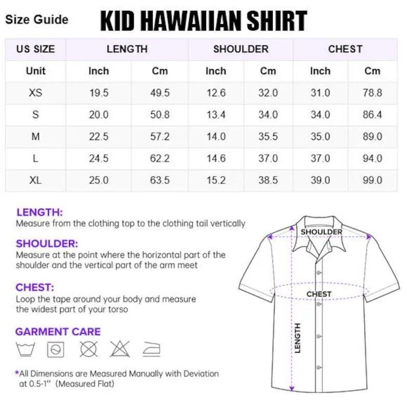 Op de afbeelding: Maattabel voor een Hawaiiaans shirt voor kinderen, met afmetingen in inches en centimeters. Toont lengte, schouder en borst afmetingen voor maten XS tot XL. Inclusief wasvoorschriften en instructies voor het meten van het shirt.