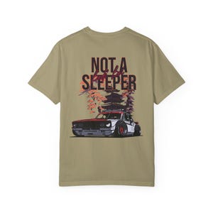 Maglietta unisex tinta in capo per appassionati di auto, perfetta come regalo, abbigliamento casual, viaggi su strada, stile vintage, maglietta con grafica unica.