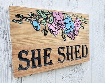 Letrero personalizado "She Shed" con flores - Pintado a mano en pino o roble