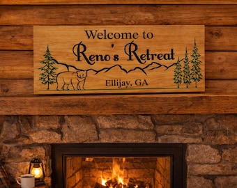 Letrero de camping personalizado con oso y montañas – Letrero de madera personalizado para cabaña – Decoración rústica para camping – Letrero para camping RV – Regalo familiar al aire libre