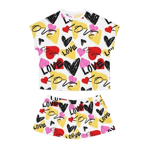 Heart Print Pajama Set: Women&#39;s Cozy Valentine&#39;s Day Sleepwear