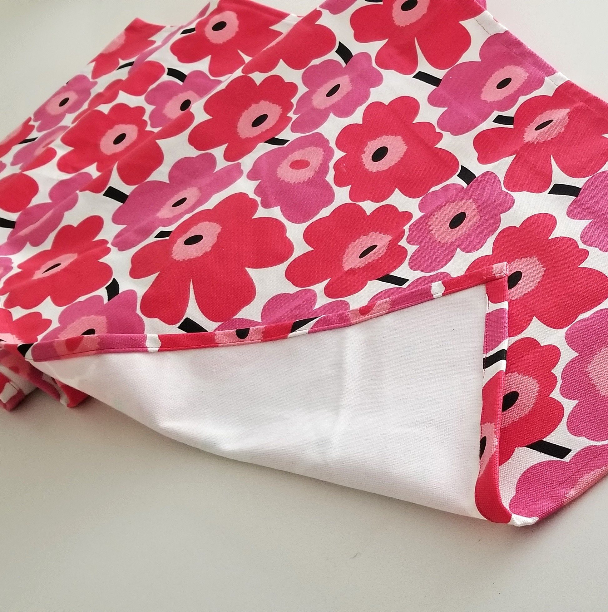 Marimekko Table Runner - Pieni Unikko Cotton Canvas. Poppies