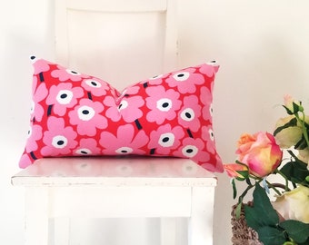 Lendenwirbelsäule 21x12 Marimekko Pieni Unikko Baumwolle Canvas. Rote und rosa Mohnblumen Kissenbezug