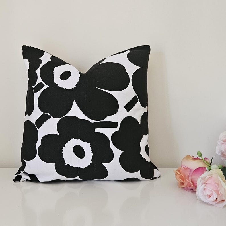 Marimekko Pieni Unikko Pillow Cover