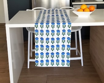 Marimekko Tischläufer - Maalaisruusu Baumwoll-Canvas. Blaue Blumen.