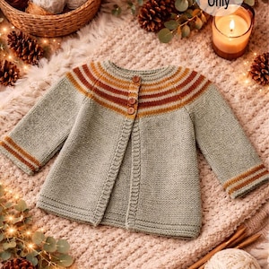Cardigan pour bébé fait main dans des tons doux et tendance