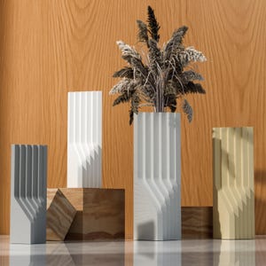 Abstract flower vase &quot;Stria&quot; for Real and Dried Flowers, Dry Flower Display for Interior Vase Decor, Housewarming Gift for Mom Sister