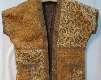 Golden Paisley -- Quilted Short Sleeve Jacket (XL)