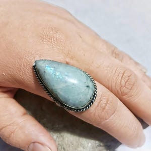 Anillo de labradorita natural, anillo unisex, anillo con piedra en forma de pera, anillo ajustable, hecho a mano, anillo de plata de ley.