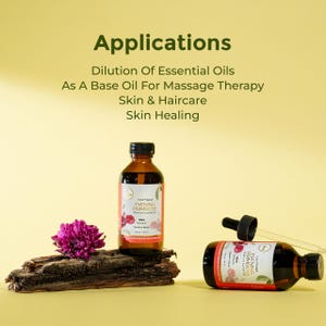 Puede incluir: Dos botellas de vidrio &aacute;mbar de aceite de onagra, una vertical y otra horizontal con un cuentagotas. Una flor morada y un trozo de madera en primer plano. El texto en la imagen dice "Applications" y "Skin & Haircare".