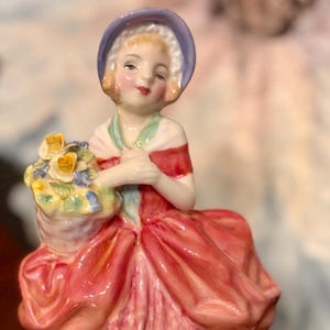 Dearest Cissie - Royal Doulton figurine - HN 1809 - mint and beautiful