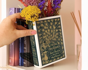 Vaso de cerâmica com livro Orgulho e Preconceito