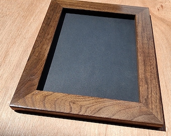 Marco de fotos hecho a mano, de nogal negro con incrustaciones de arce.