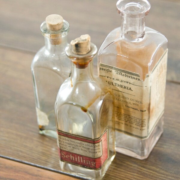 Set of 3 - Vintage glass bottles